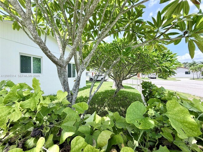 Building Photo - 5101 SW 127th Pl