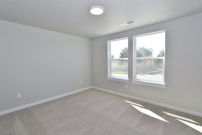 Building Photo - 4032 N Glider Ave
