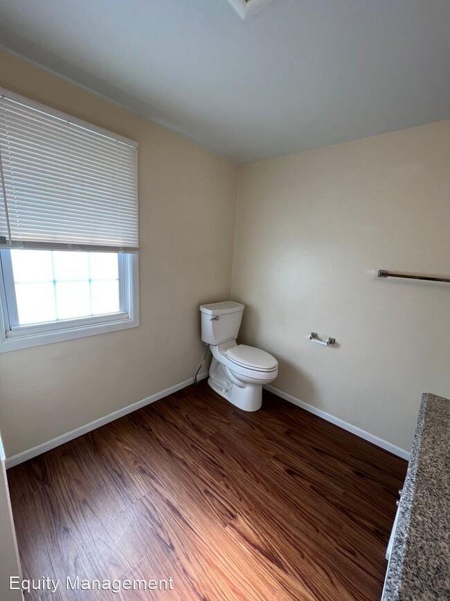 Building Photo - 3 br, 2 bath House - 207 E. Howard St.