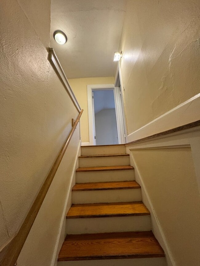 Building Photo - Beautiful Large Home for rent