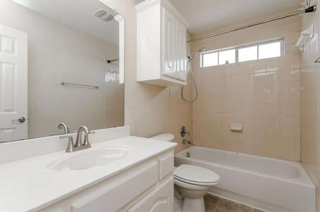 Building Photo - 107 Pinedale Dr