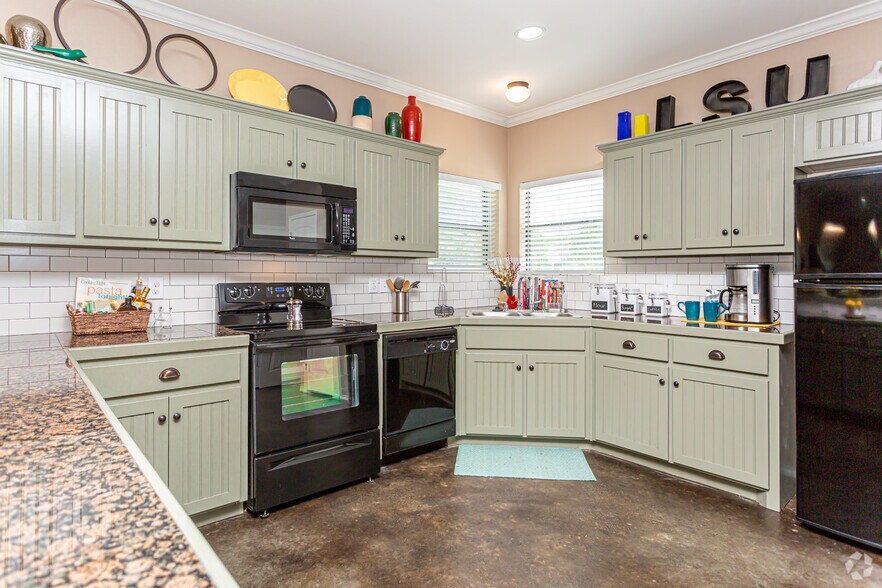 Villas at Riverbend Historical Access 5689 River Rd Baton Rouge LA 70820 Apartment Finder