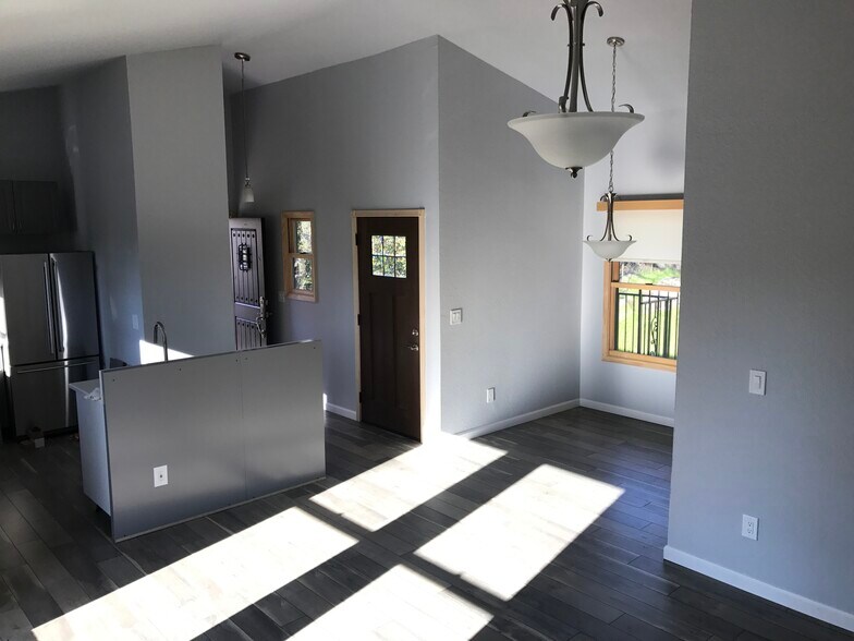 Building Photo - 442 Marshall Dr