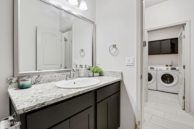 Building Photo - 7416 Tamarack Pl