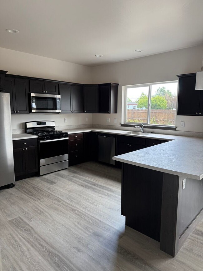 Building Photo - Brand New 3 Bed 2.5 Bath with double attac...