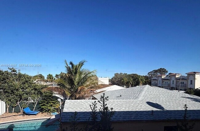 Building Photo - 1733 Mayo St