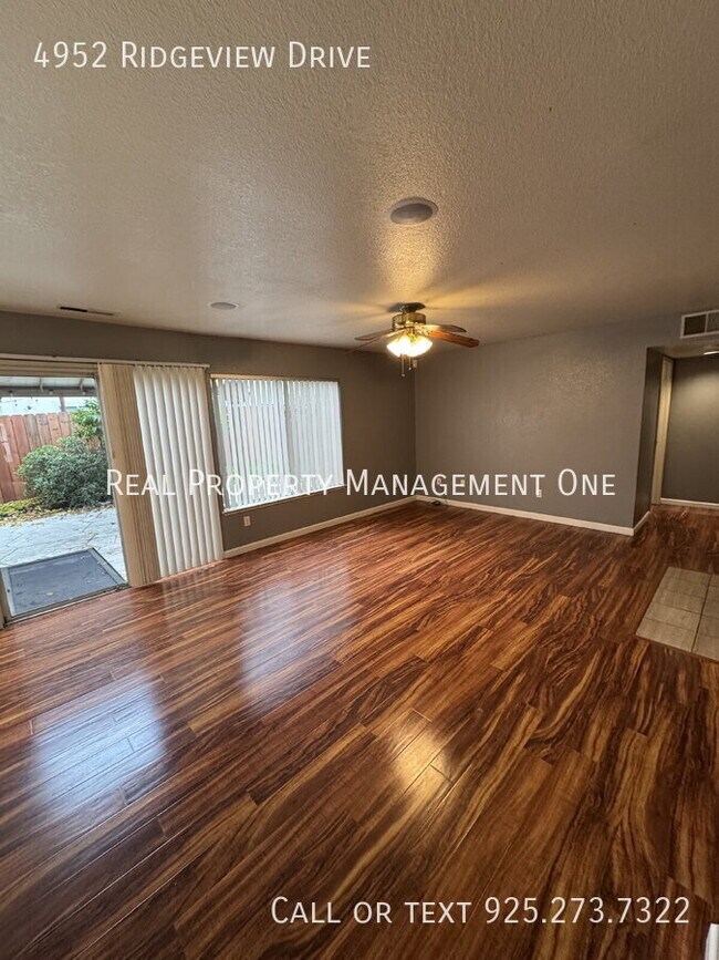 Building Photo - 4952 Ridgeview Dr