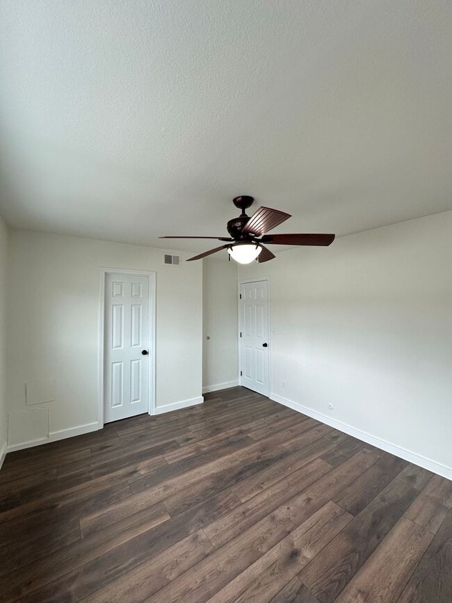 Building Photo - Anaheim 3 Bedroom 2.5 Bath Townhome - 1 Ca...