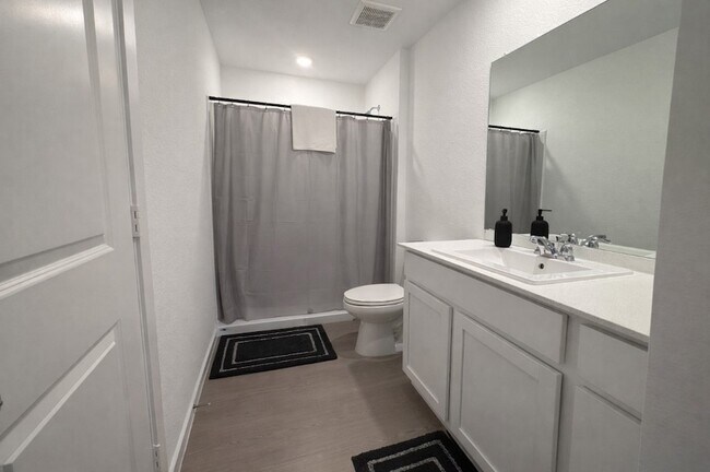 Building Photo - 21151 Vercelli St