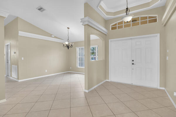 Building Photo - 729 SW Sardinia Ave