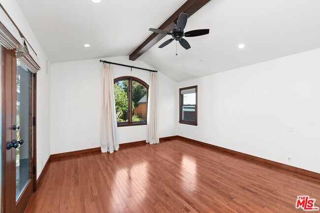 Building Photo - 1039 Hi Point St