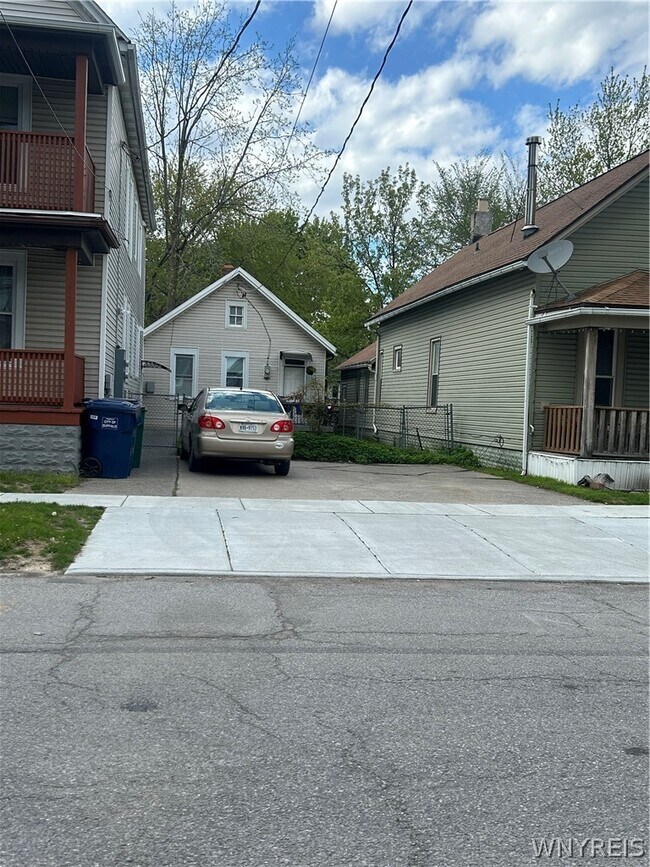 Building Photo - 138 Austin St