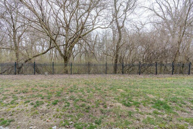 Building Photo - 2525 Solana Way