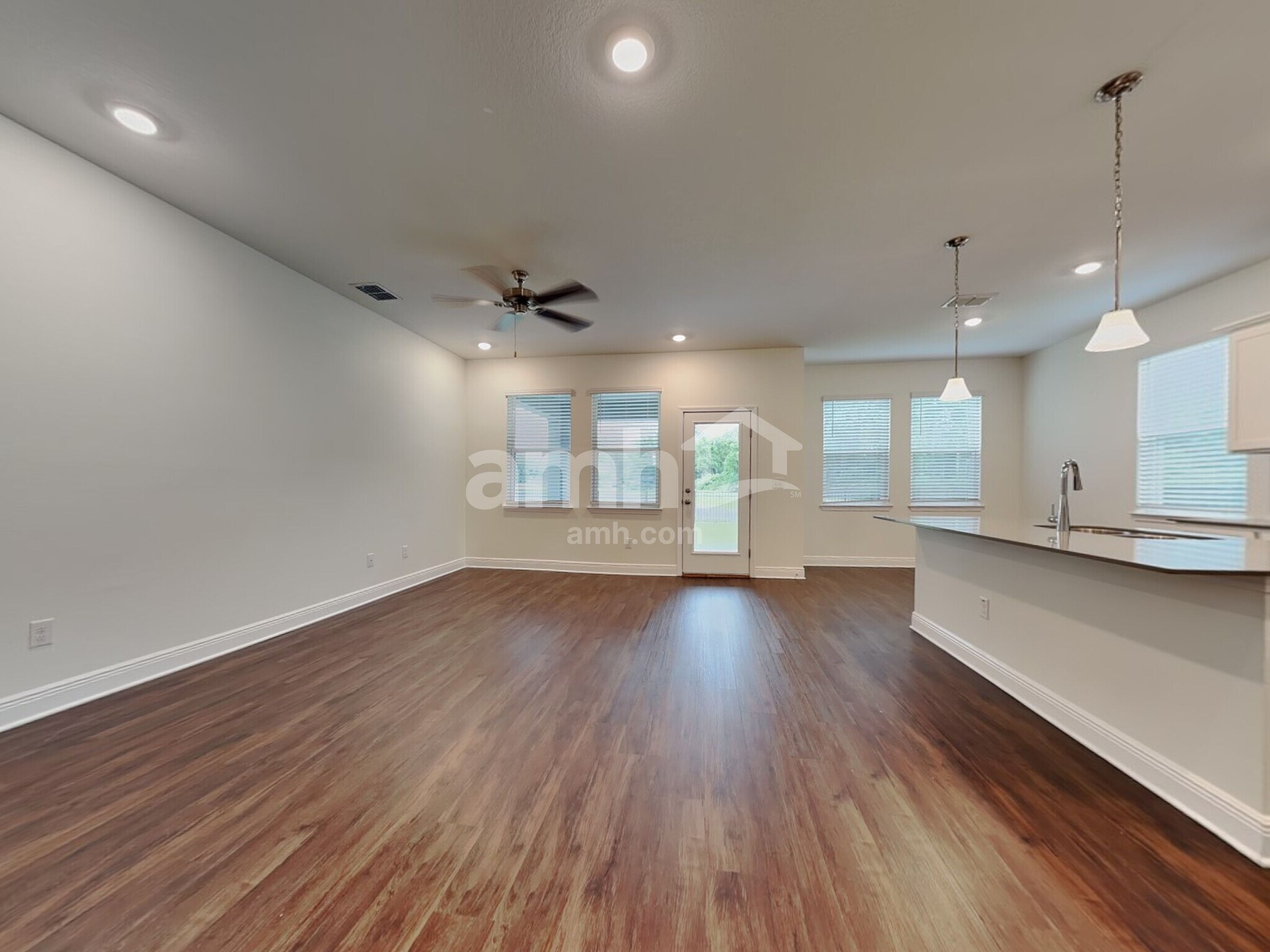 Building Photo - 27550 St Andrews Ave