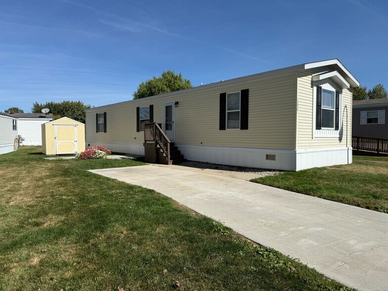 Building Photo - 12501 Apple Ln