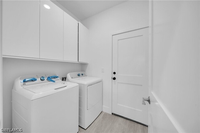 Building Photo - 1142 Dutchess St E