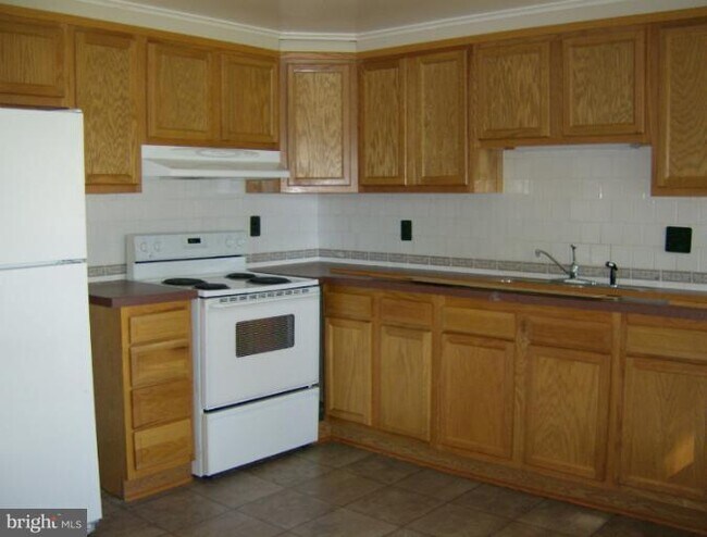 Building Photo - 5724 Swamp Circle Rd