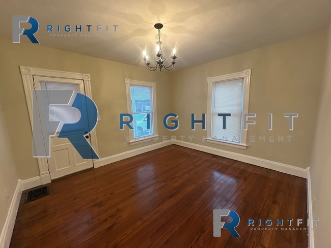 Building Photo - Freshly Renovated Home in Miamisburg