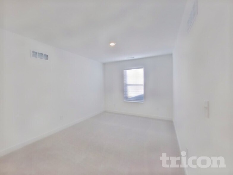 Building Photo - 11835 Moorfield Ln