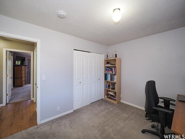 Building Photo - Spacious Rambler w attached 2 car garage!