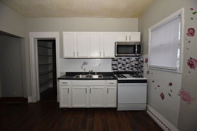 Building Photo - Beautiful Historical apartment with Old World Charm