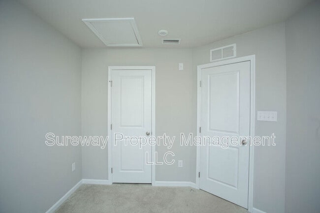 Building Photo - 2 Mulberry ln