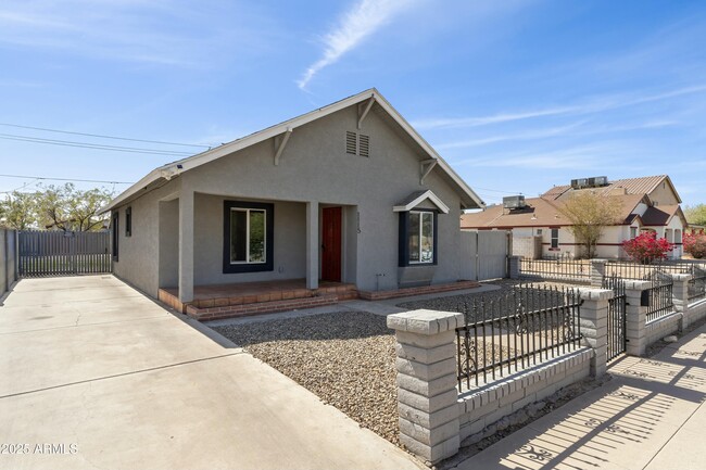 Building Photo - 1115 E McKinley St