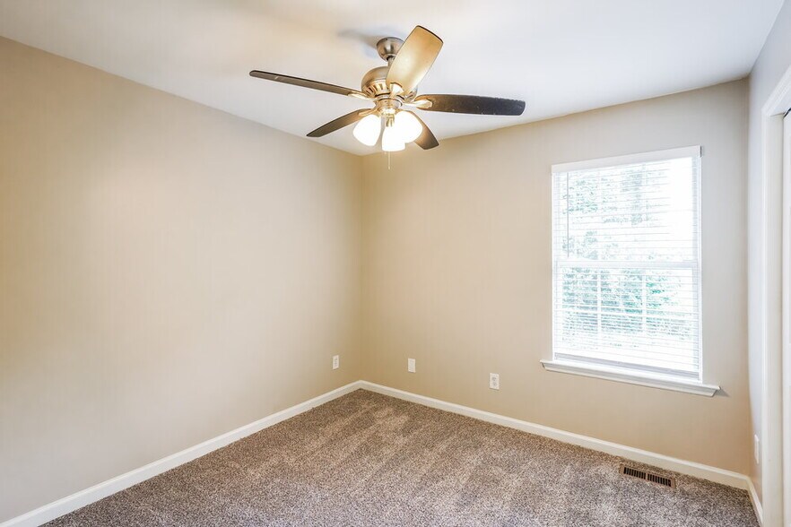 Building Photo - 2838 Candlewicke Dr