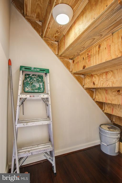 Building Photo - 6324 Lightburn Ct