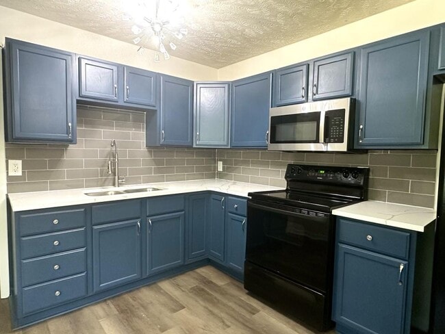 Building Photo - 1609 Grandview Dr