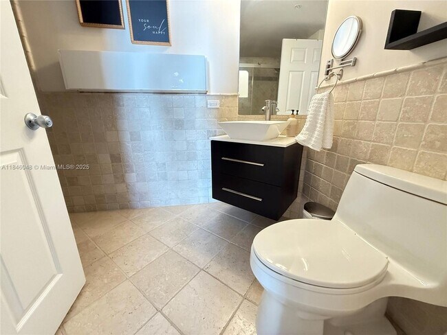 Building Photo - 17145 N Bay Rd