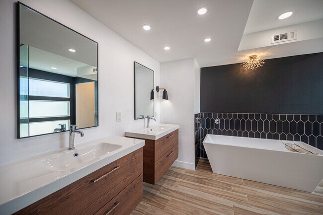 Building Photo - European-inspired Mid-Century Henderson Home!