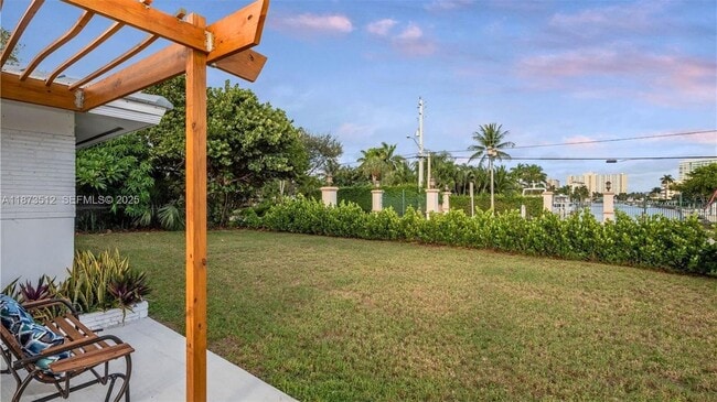 Building Photo - 201 NE 26th Ave