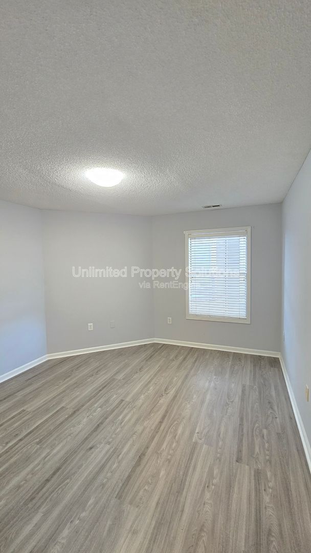 Building Photo - 4156 Breezewood Dr