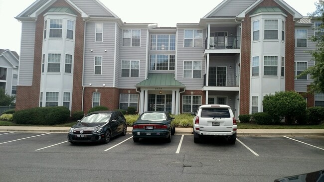 Well maintained building and plenty of parking - 1974 Scotts Crossing Way