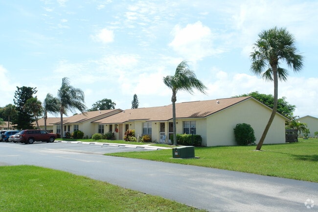 Primary Photo - Seagrapes Apartments