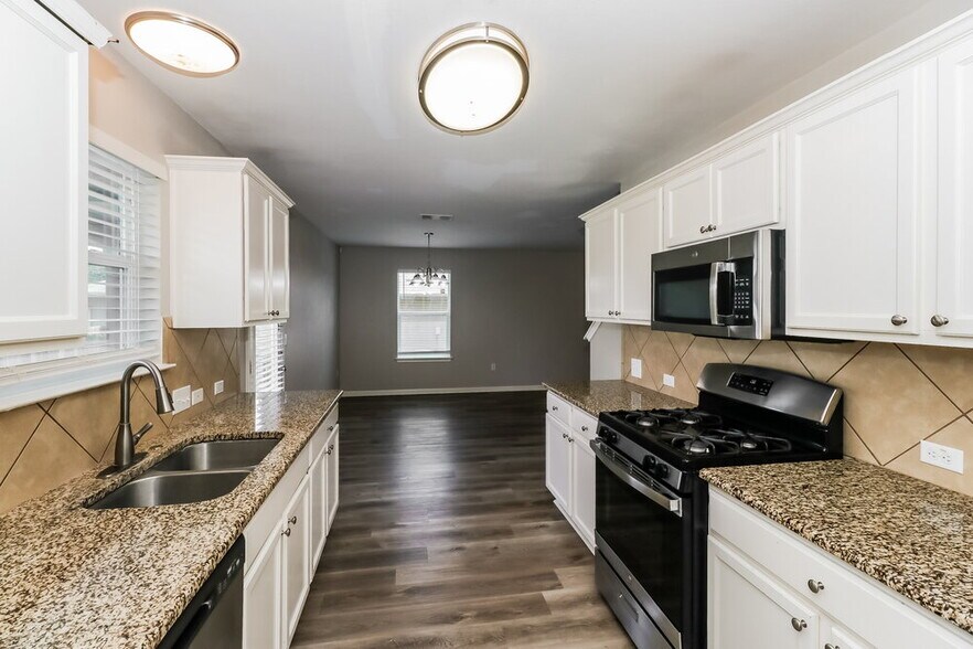 Building Photo - 388 Musgrav