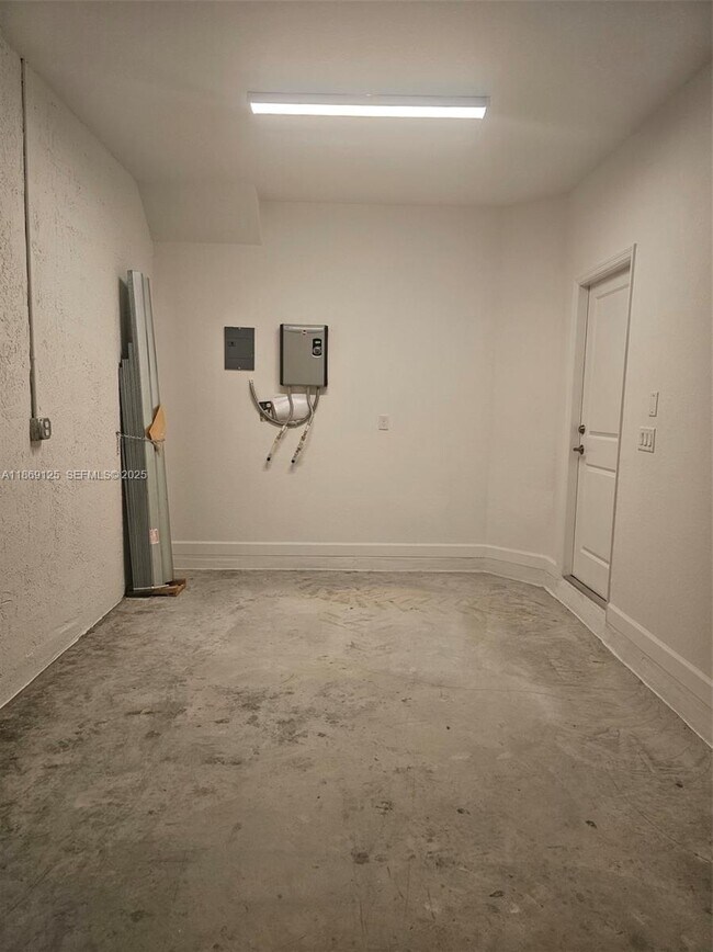 Building Photo - 2785 SE 25th Ave