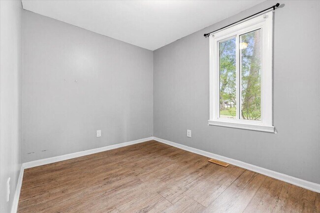 Building Photo - 9535 Listeria St