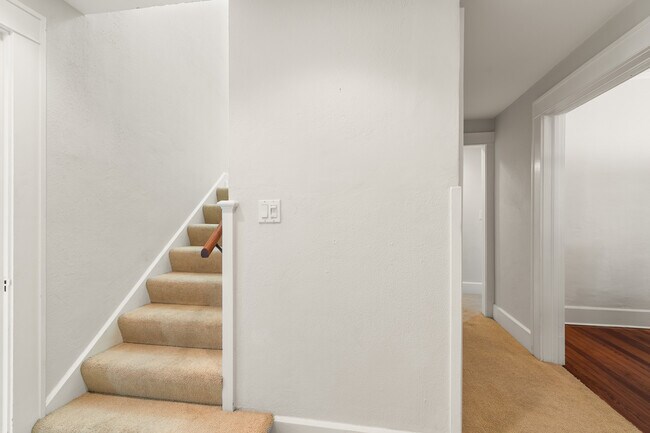 Building Photo - 1234 Beach Dr NE