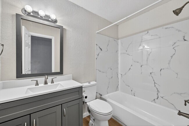 Building Photo - Affordable home in a Central Location!