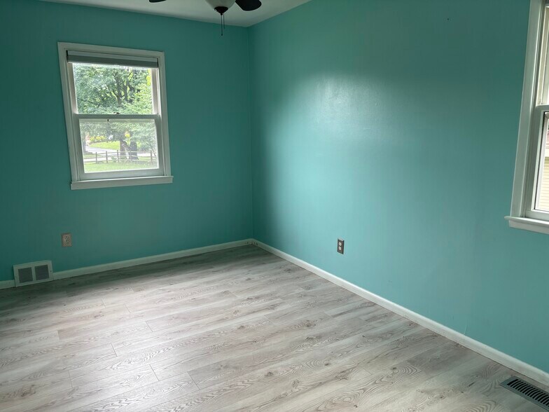 Building Photo - 1614 Woodford Way