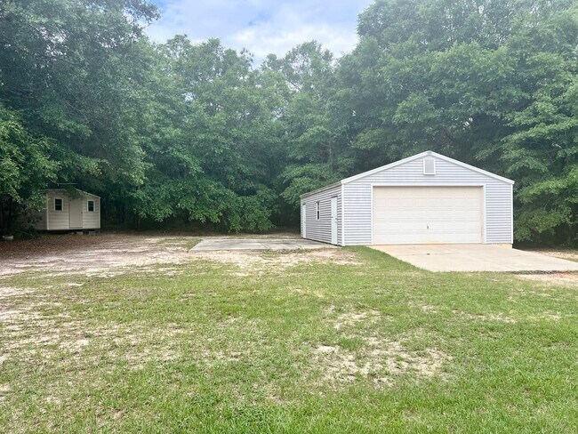 Building Photo - Charming Home - Spacious Lot Near Whiting