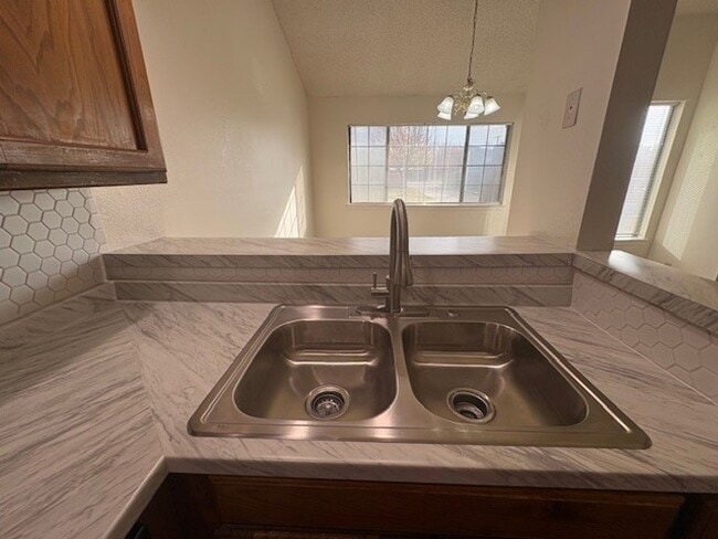 Building Photo - Cozy 2 Bed 1 Bath Duplex Property!