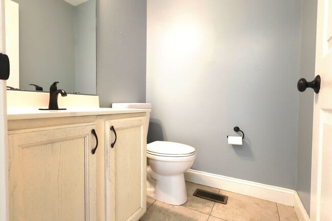 Building Photo - 5 Bed 3.5 Bath Chesterfield Charmer