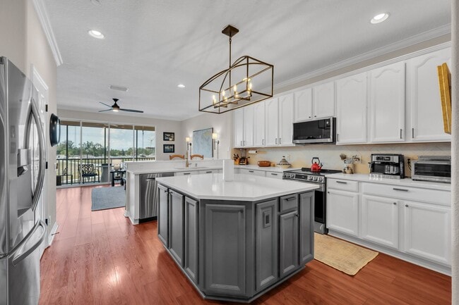 Building Photo - Venetian Harbor 3 bed 2.5 bath + Office/Den & 2 car tandem oversized garage!