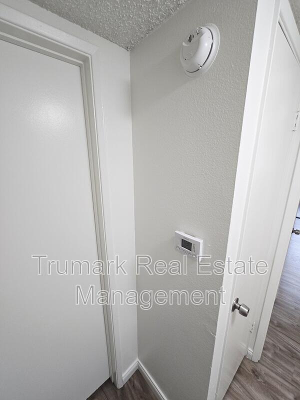 Building Photo - 553 E Orange Grove Ave