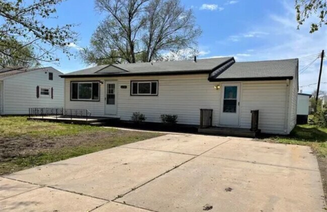 Building Photo - 630 Whittinghill Ave