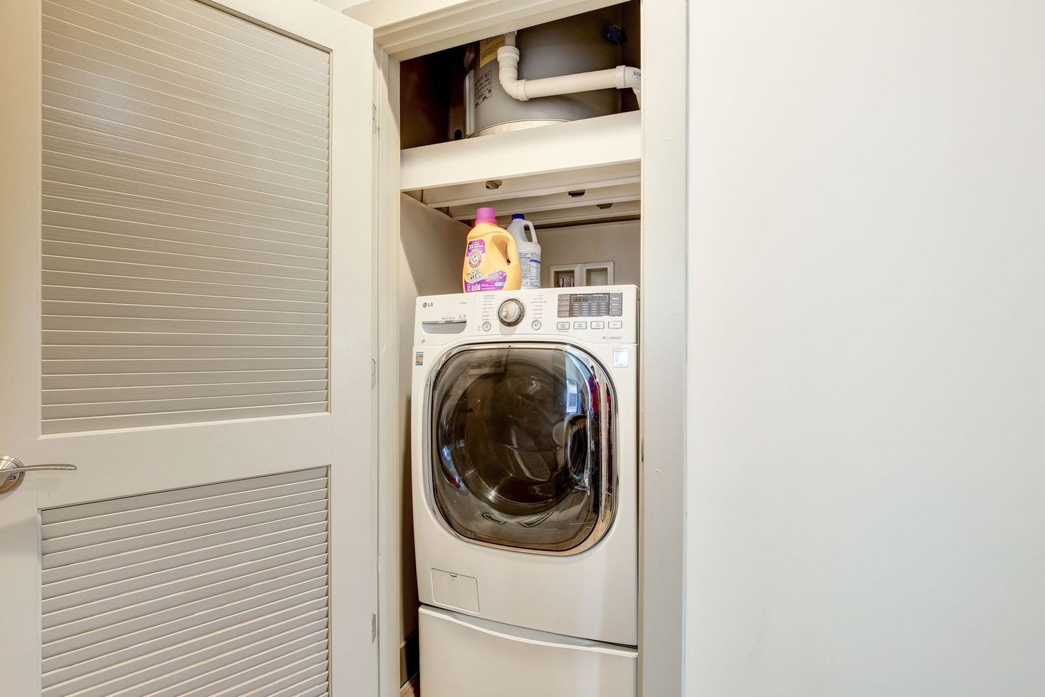 Building Photo - 10 Light St