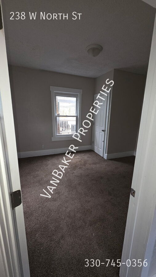 Building Photo - 238 W North St